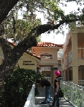 listening device and listeners, Ringling dorm, photo BJB